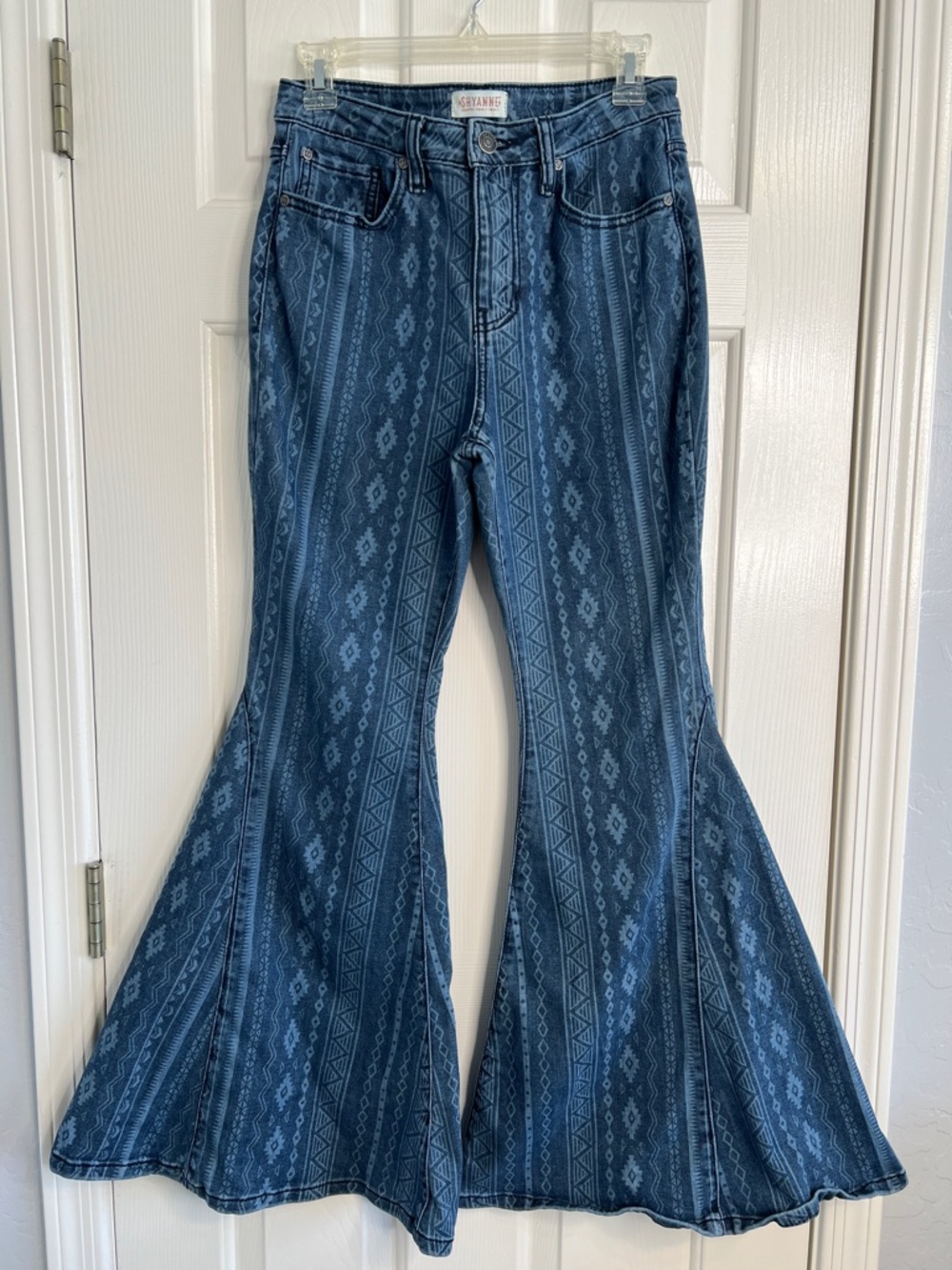 Shyanne SouthWestern Print Aztec Flare Jeans Tribal Country size 30 blue